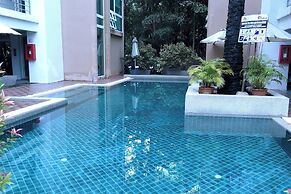 6-32 - 1 Bdr Condo With Balcony and Shared Pool