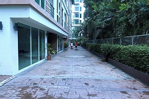 6-32 - 1 Bdr Condo With Balcony and Shared Pool