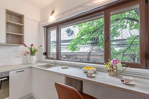 Modern & Bright Studio on Amzei Square