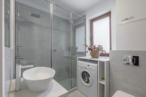 Modern & Bright Studio on Amzei Square