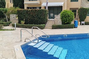 Cyprus Townhouse/ Queen Bed/ Pool/ Patio/air/freep