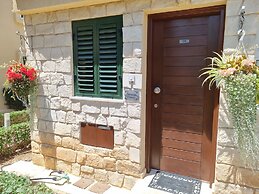 Cyprus Townhouse/ Queen Bed/ Pool/ Patio/air/freep