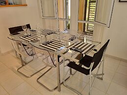 Cyprus Townhouse/ Queen Bed/ Pool/ Patio/air/freep