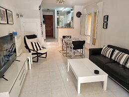 Cyprus Townhouse/ Queen Bed/ Pool/ Patio/air/freep