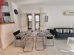 Cyprus Townhouse/ Queen Bed/ Pool/ Patio/air/freep