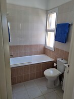 Cyprus Townhouse/ Queen Bed/ Pool/ Patio/air/freep