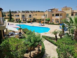 Cyprus Townhouse/ Queen Bed/ Pool/ Patio/air/freep