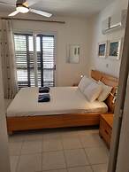 Cyprus Townhouse/ Queen Bed/ Pool/ Patio/air/freep