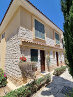 Cyprus Townhouse/ Queen Bed/ Pool/ Patio/air/freep