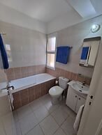 Cyprus Townhouse/ Queen Bed/ Pool/ Patio/air/freep