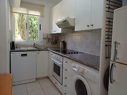 Cyprus Townhouse/ Queen Bed/ Pool/ Patio/air/freep