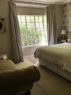 Fully Furnished 3 Bedroom House In in Pentagon Park Bloemfontein