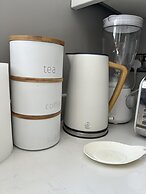 The Hidden Cottage Near Manchester Airport