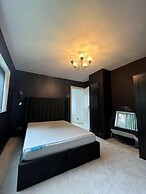 The Hidden Cottage Near Manchester Airport