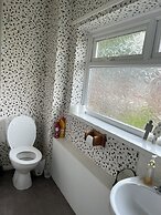 The Hidden Cottage Near Manchester Airport