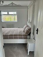 The Hidden Cottage Near Manchester Airport