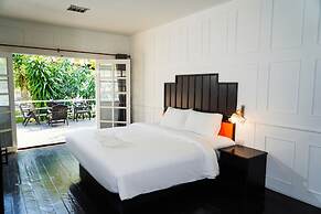 Luna Hut Resort Hua Hin