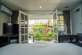 Luna Hut Resort Hua Hin