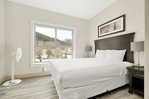 Harmony Haven 2BR Lakefront Suite