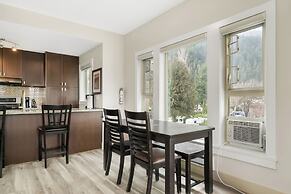 Harmony Haven 2BR Lakefront Suite