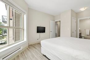 Harmony Haven 2BR Lakefront Suite