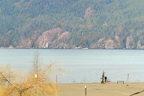 Harmony Haven 2BR Lakefront Suite