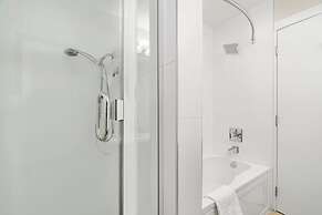 Harmony Haven 2BR Lakefront Suite