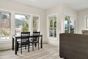 Harmony Haven 2BR Lakefront Suite