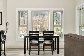 Harmony Haven 2BR Lakefront Suite