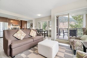 Harmony Haven 2BR Lakefront Suite