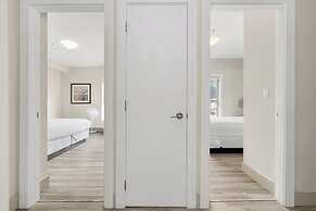 Harmony Haven 2BR Lakefront Suite