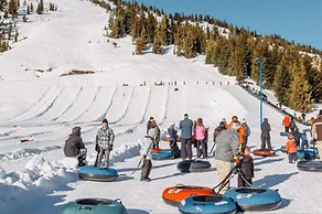 Harmony Haven 2BR Lakefront Suite