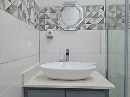 Condo in Gros Islet 10 Mins Drive to Beach