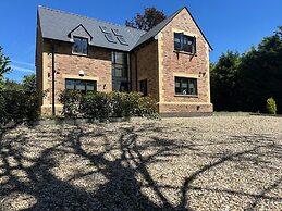Tranquil Oxford Retreat 4 Bedroom House Aircon