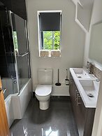 Tranquil Oxford Retreat 4 Bedroom House Aircon