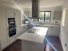 Tranquil Oxford Retreat 4 Bedroom House Aircon