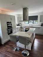 Tranquil Oxford Retreat 4 Bedroom House Aircon