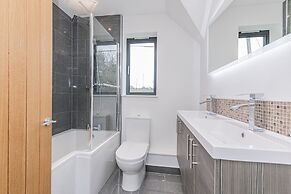 Tranquil Oxford Retreat 4 Bedroom House Aircon