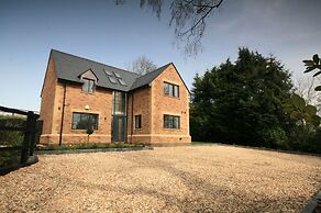 Tranquil Oxford Retreat 4 Bedroom House Aircon