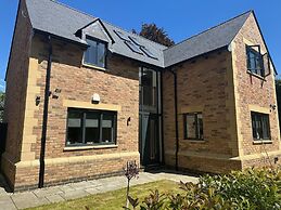 Tranquil Oxford Retreat 4 Bedroom House Aircon