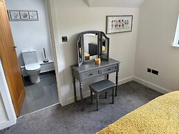 Tranquil Oxford Retreat 4 Bedroom House Aircon