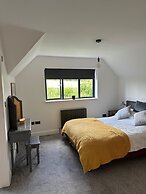 Tranquil Oxford Retreat 4 Bedroom House Aircon