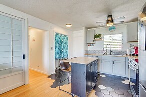 Kailua-kona Condo w/ Balcony: Walk to the Beach!