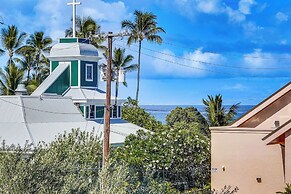 Kailua-kona Condo w/ Balcony: Walk to the Beach!