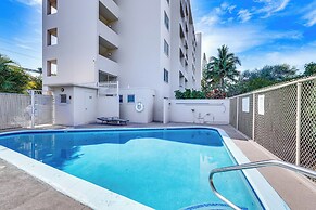 Kailua-kona Condo w/ Balcony: Walk to the Beach!