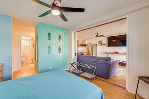 Kailua-kona Condo w/ Balcony: Walk to the Beach!