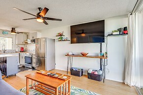 Kailua-kona Condo w/ Balcony: Walk to the Beach!