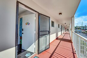 Kailua-kona Condo w/ Balcony: Walk to the Beach!