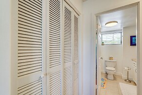 Kailua-kona Condo w/ Balcony: Walk to the Beach!