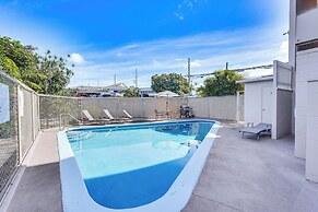 Kailua-kona Condo w/ Balcony: Walk to the Beach!